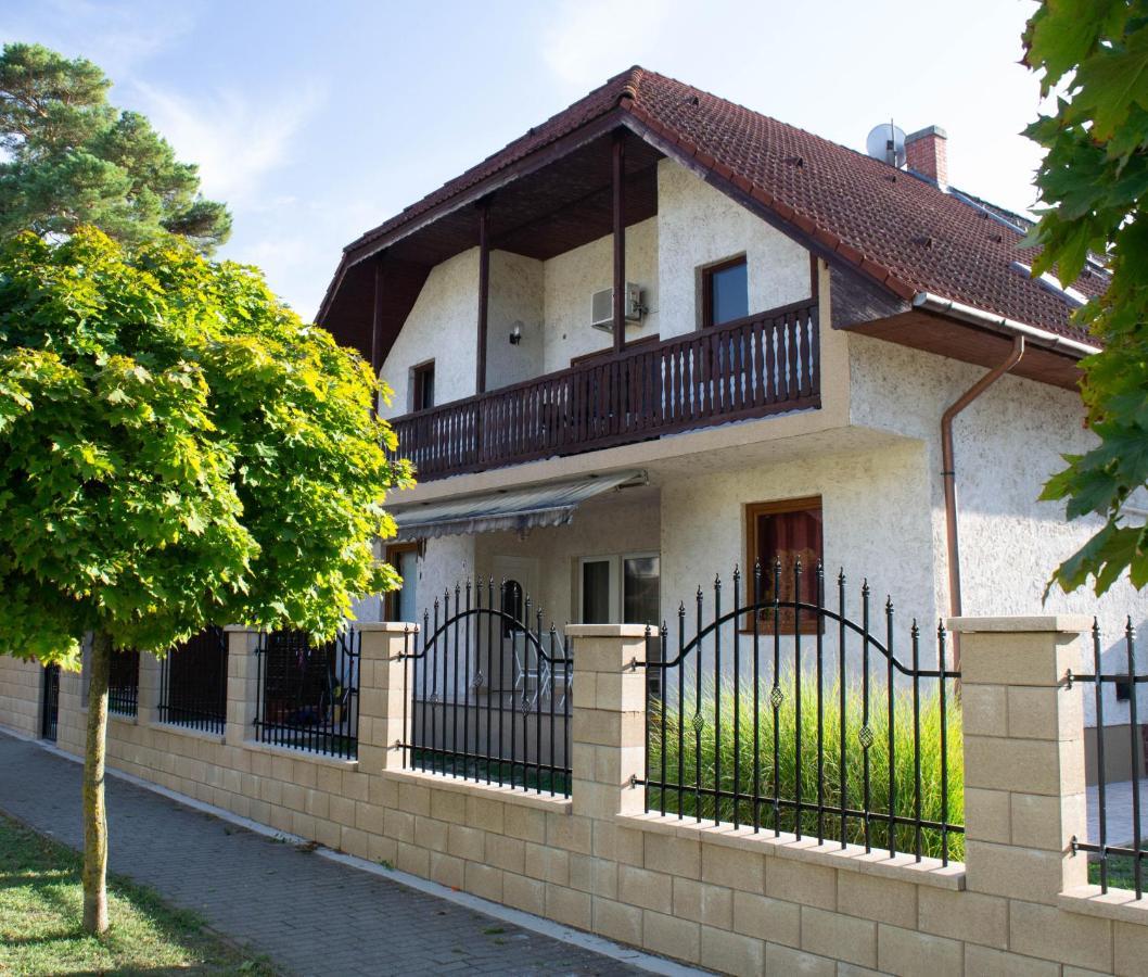 Zsolnay Apartman Шіофок Екстер'єр фото